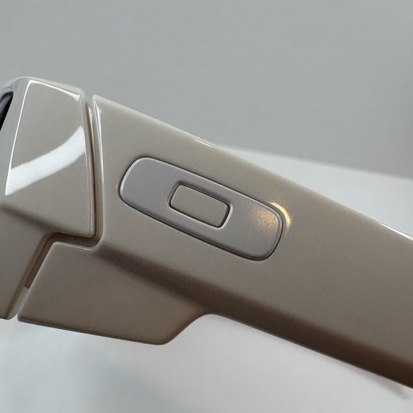 Oakley Gascan Sunglasses White - Made in U.S.A.  60•16 / Case & Cloth included - Picture 14 of 15